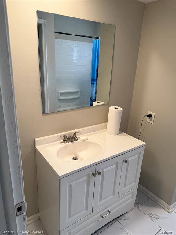 Flint Twp, MI 48532,1095 CORA Drive