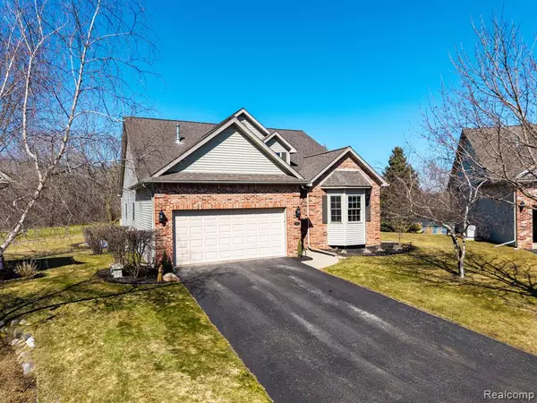 6413 WOODBURNE Court, Holly Twp, MI 48439