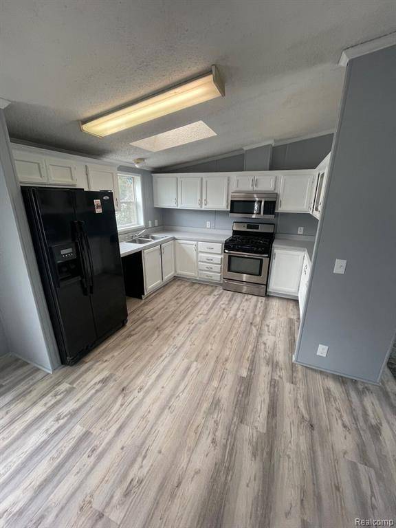 Fenton, MI 48430,11426 Harbor Cove