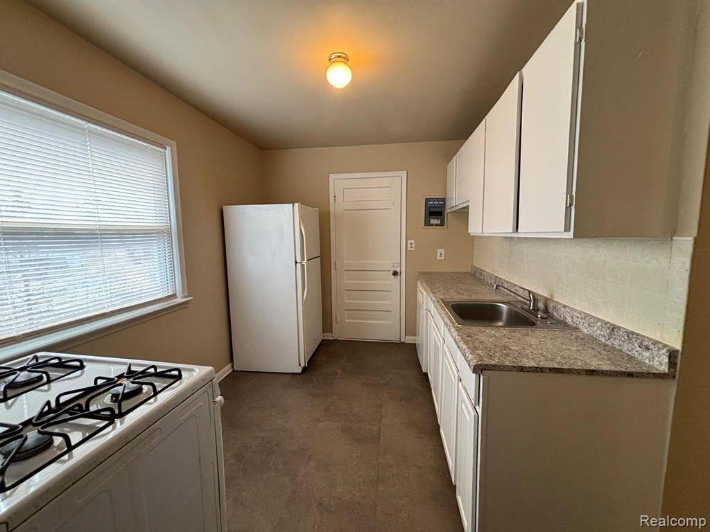 Warren, MI 48089,22811 HEUSSNER Avenue