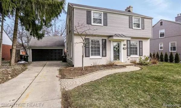 1094 ROSLYN Road, Grosse Pointe Woods, MI 48236