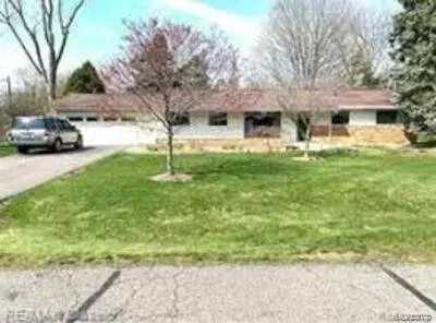 7060 MERRYBROOK, West Bloomfield, MI 48322