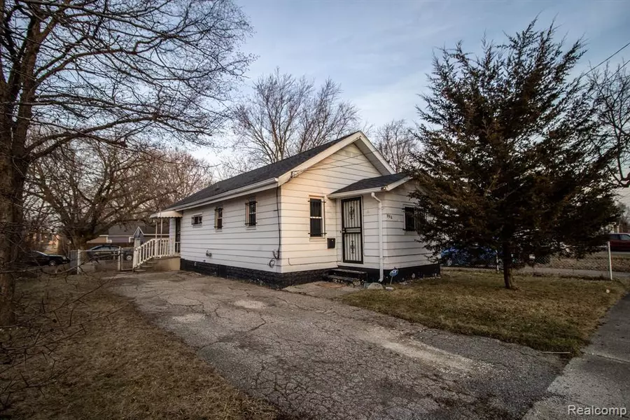996 BARNEY Avenue, Flint, MI 48503