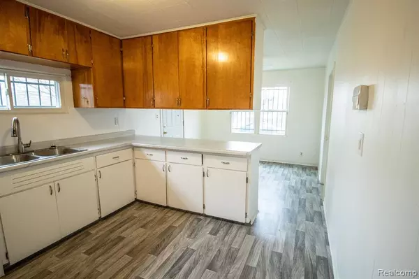 Flint, MI 48503,996 BARNEY Avenue