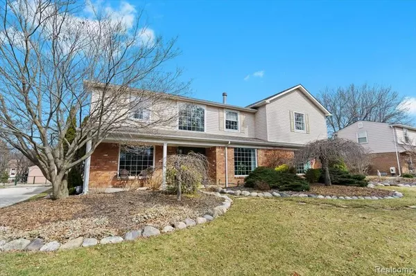 Grosse Ile Twp, MI 48138,8842 THORNTREE Drive