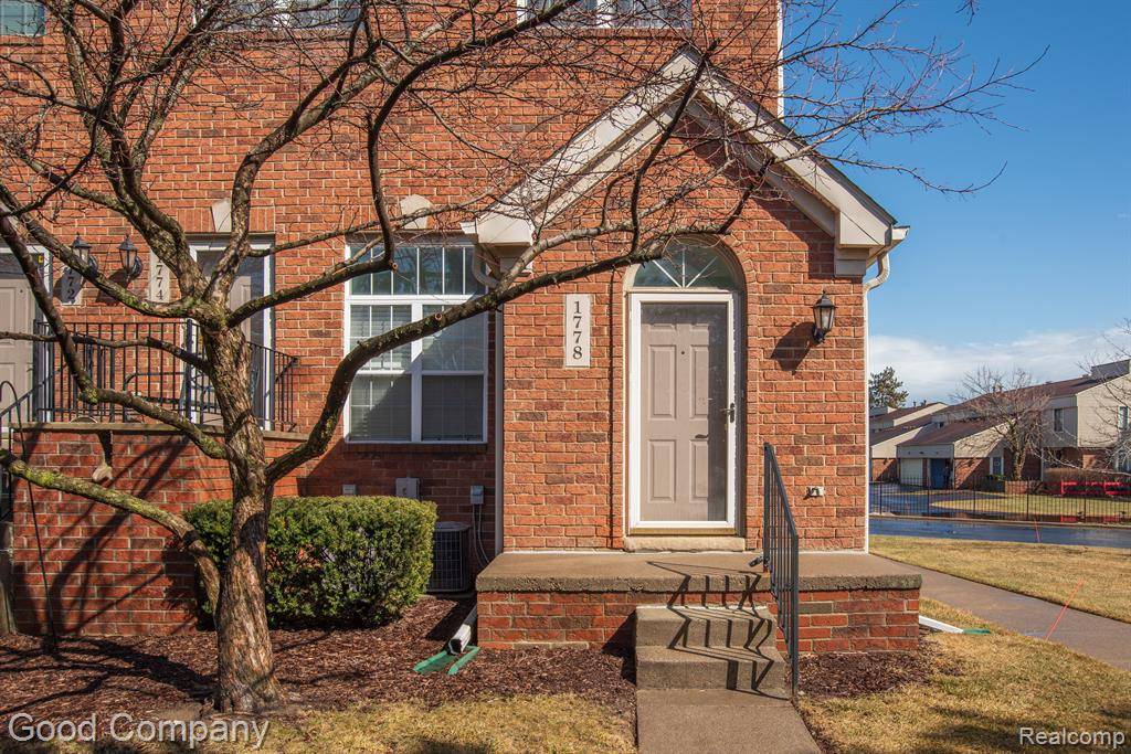 1778 CAMPAU FARMS Circle 53-15, Detroit, MI 48207