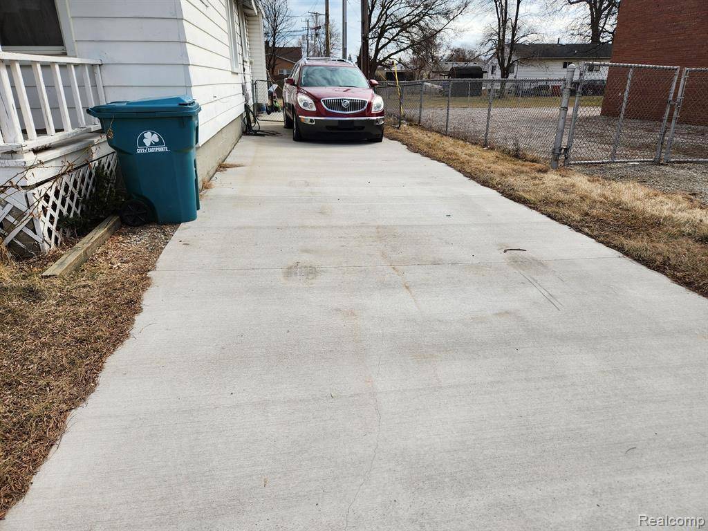 Eastpointe, MI 48021,24228 MELROSE Avenue