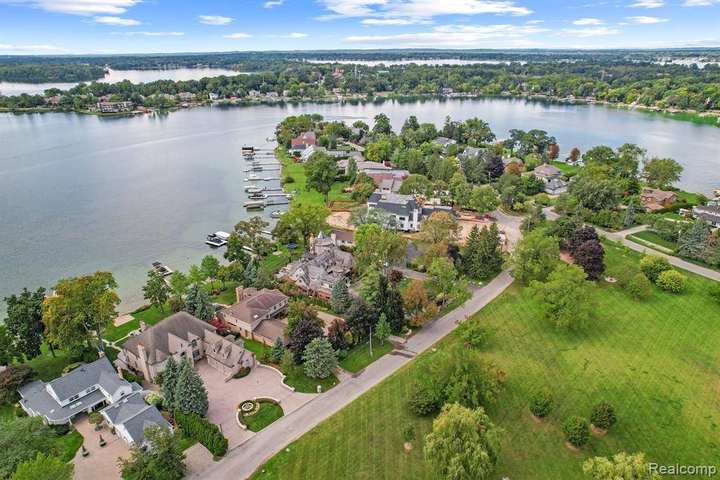 West Bloomfield Twp, MI 48323,3141 INTERLAKEN Street