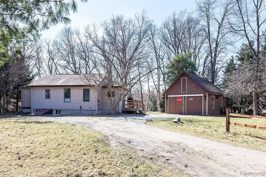7695 HURON RIVER Drive S, Webster Twp, MI 48130