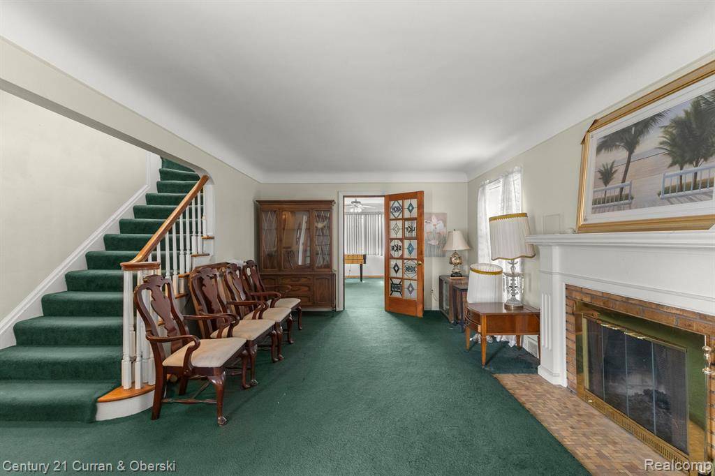 Grosse Pointe Woods, MI 48236,1883 LOCHMOOR Boulevard