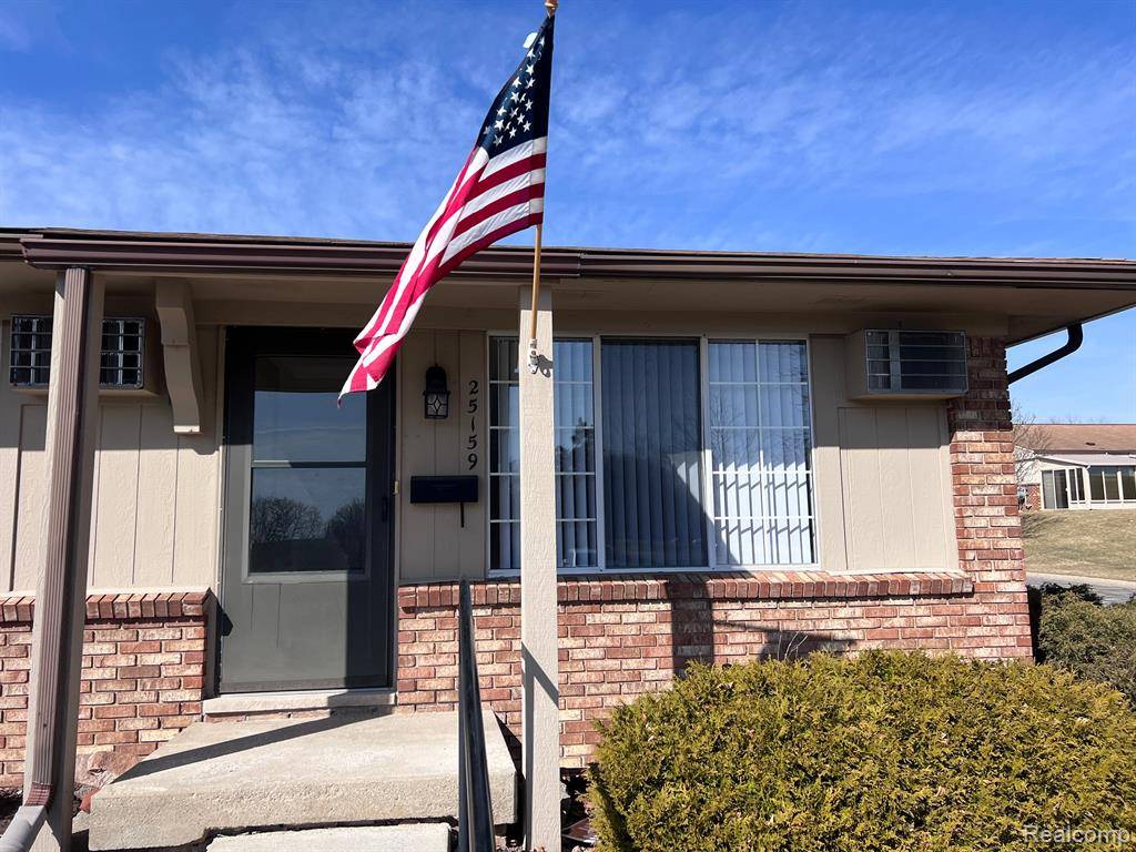 25159 Franklin Terrace 9 8, South Lyon, MI 48178