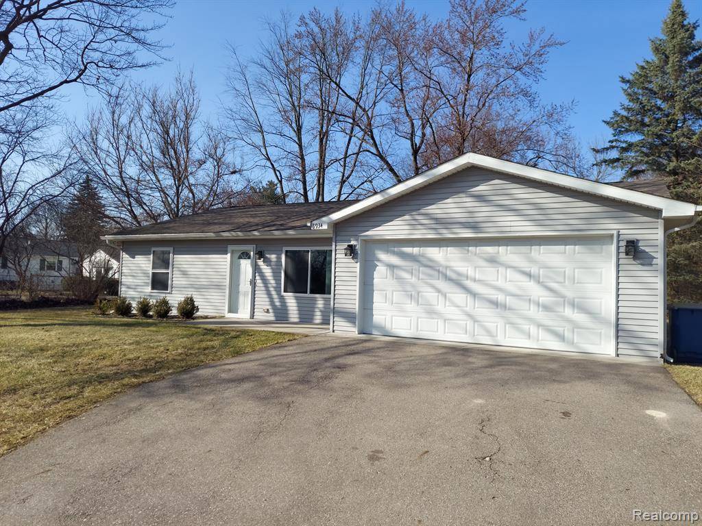 3934 PONTIAC LAKE Road, Waterford Twp, MI 48328