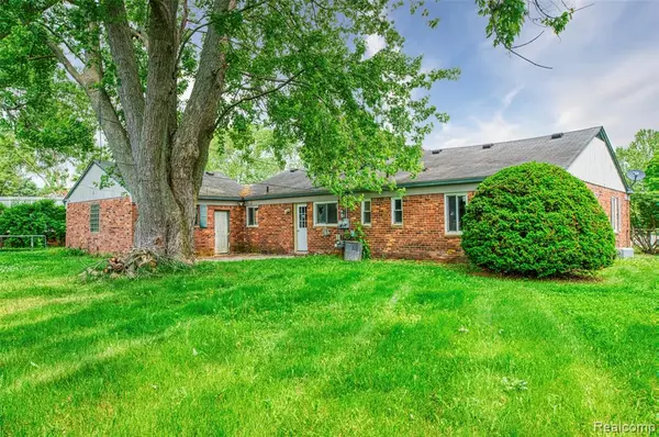 2810 Otsego Road, Waterford Twp, MI 48328