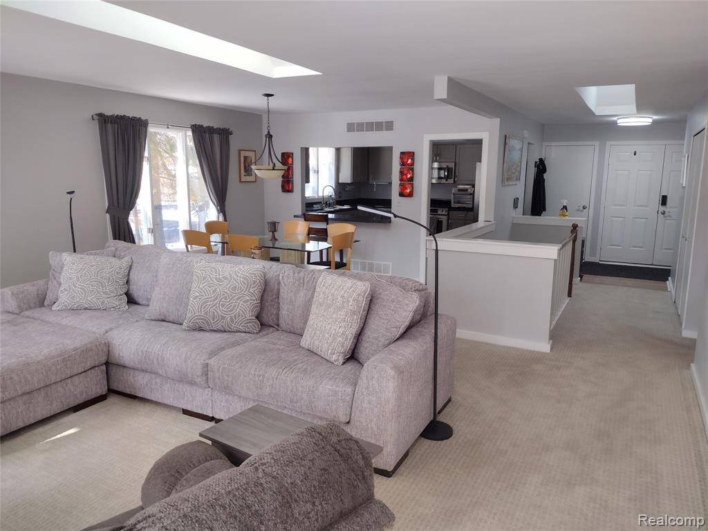 West Bloomfield Twp, MI 48324,2287 FOREST GLEN W