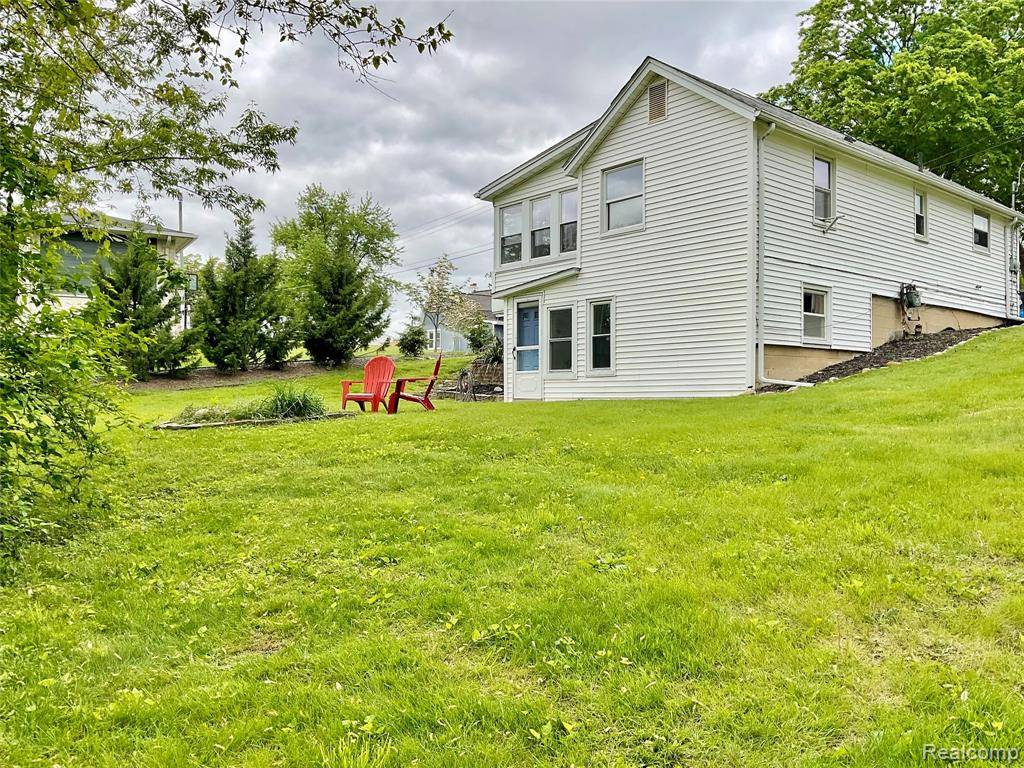 432 MARKET Street, Walled Lake, MI 48390