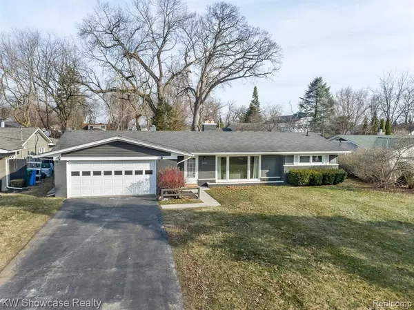 Commerce Twp, MI 48382,8634 GOLFSIDE Drive
