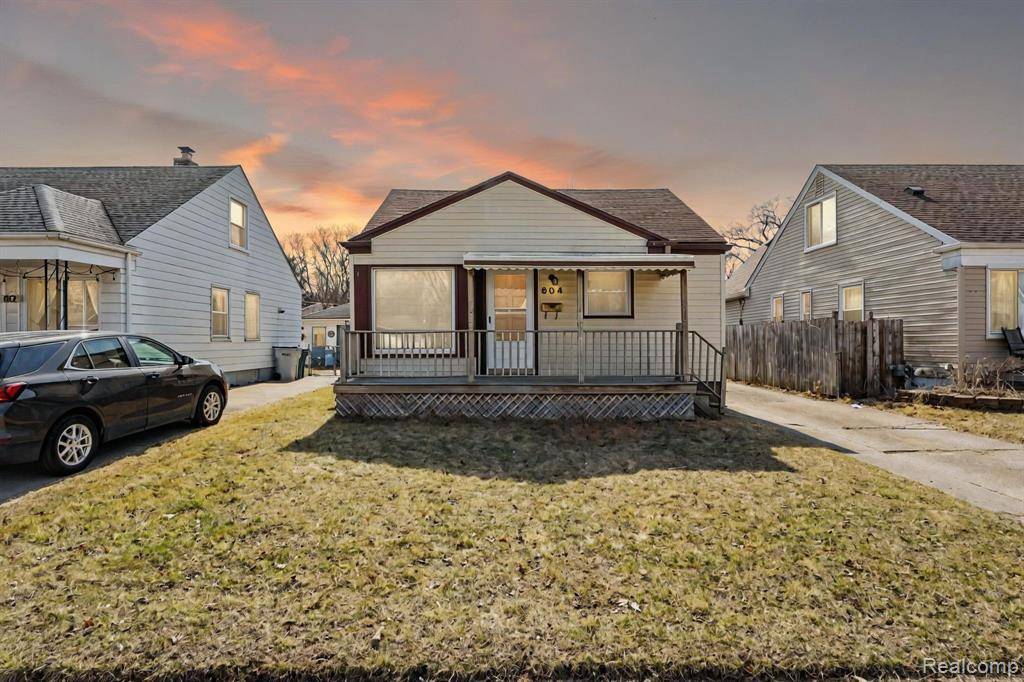 804 E Maxlow Avenue, Hazel Park, MI 48030