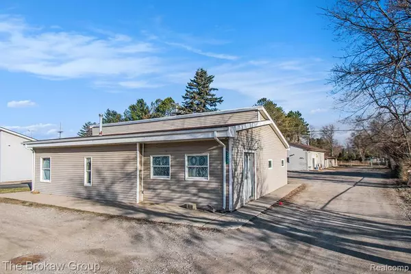 2525 IMLAY CITY Road, Lapeer Twp, MI 48446