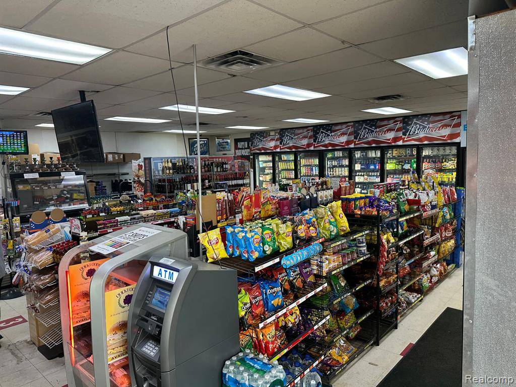 Warren, MI 48091,3116 E 9 MILE Road