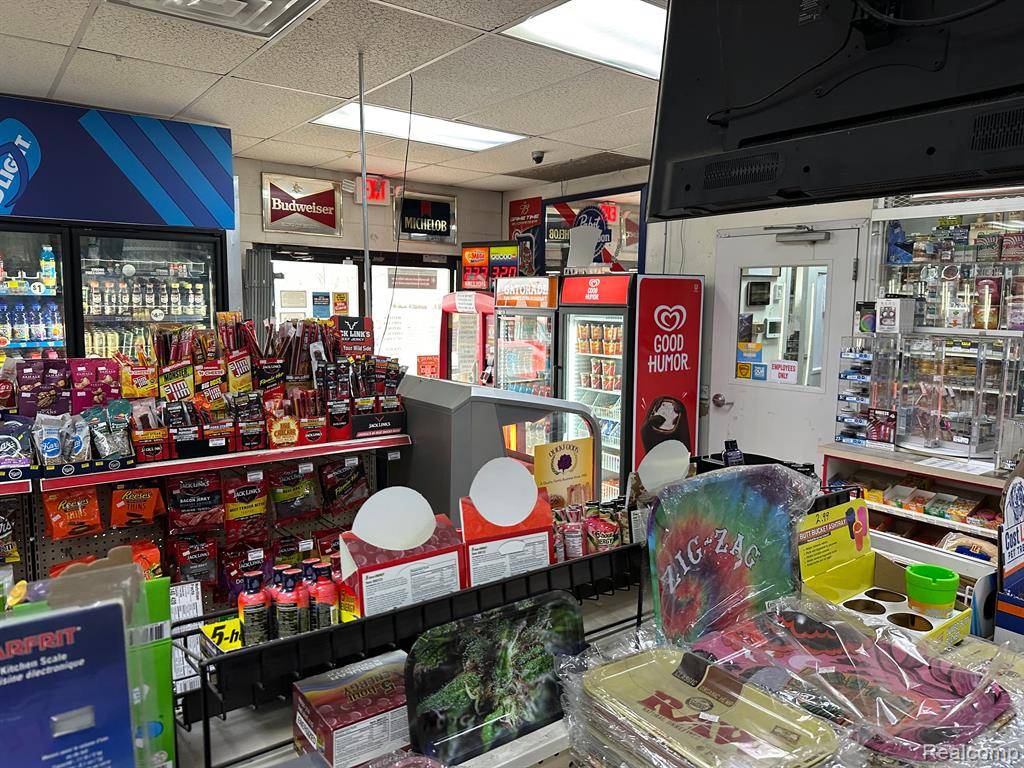 Warren, MI 48091,3116 E 9 MILE Road