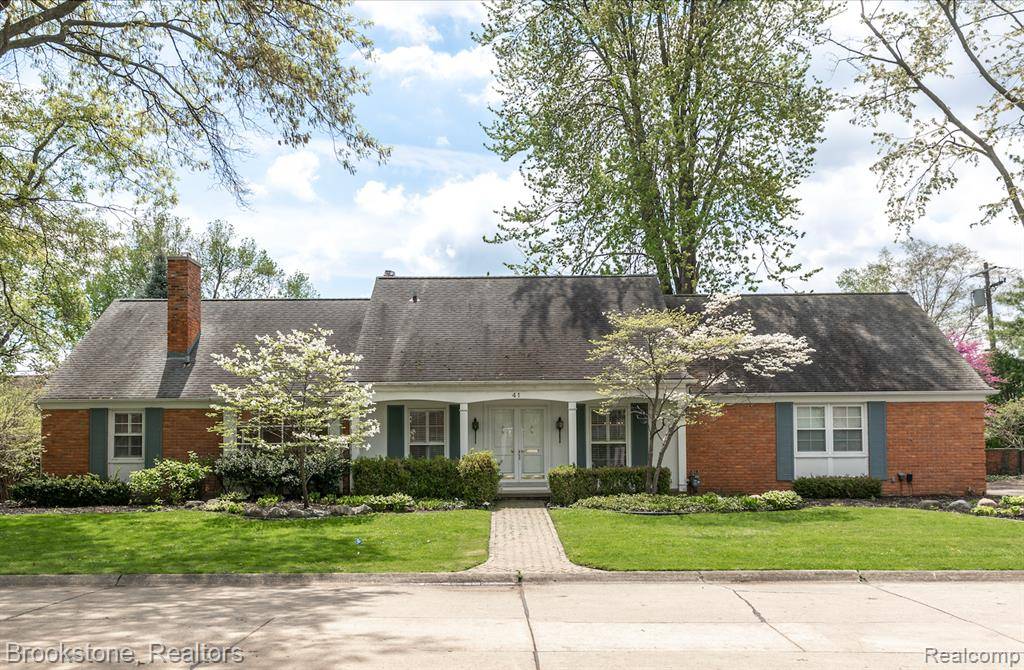 41 N DUVAL Road, Village Of Grosse Pointe Shores, MI 48236