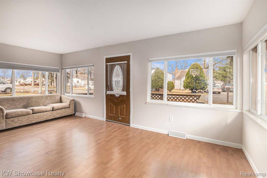 Waterford Twp, MI 48327,2319 HARTFORD Avenue