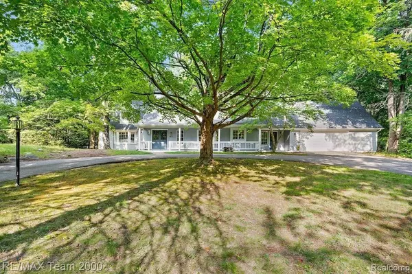 31040 WOODSIDE Drive, Franklin Vlg, MI 48025
