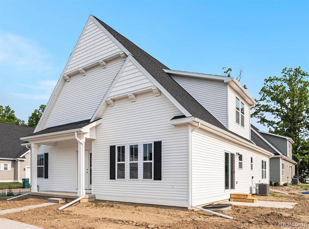 400 DORCHESTER Drive, Howell, MI 48855