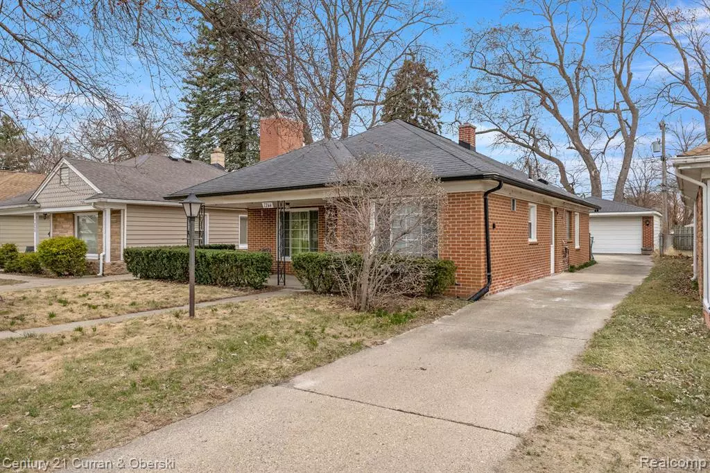 Dearborn Heights, MI 48127,7244 FENTON Street