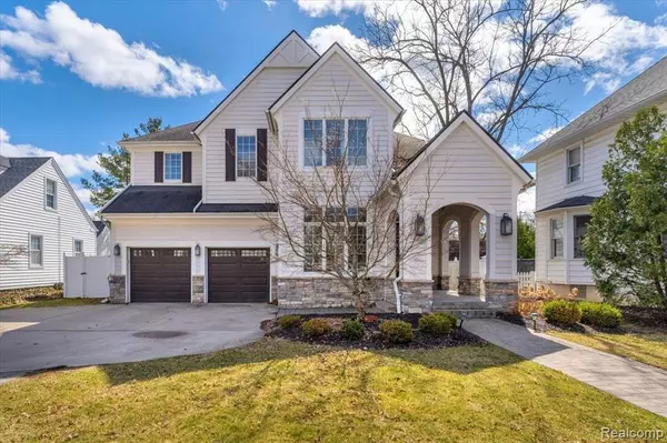 Birmingham, MI 48009,868 HAZEL Street