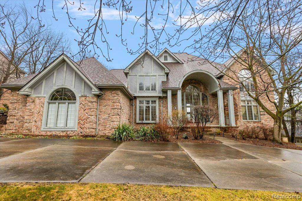 Rochester Hills, MI 48306,1632 Scenic Hollow Drive