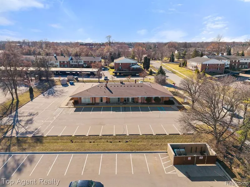 967 Oakwood Drive 967, Rochester, MI 48307