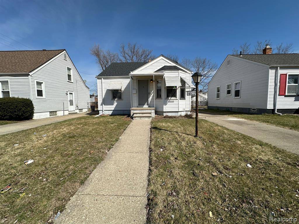 18533 ELKHART Street, Harper Woods, MI 48225