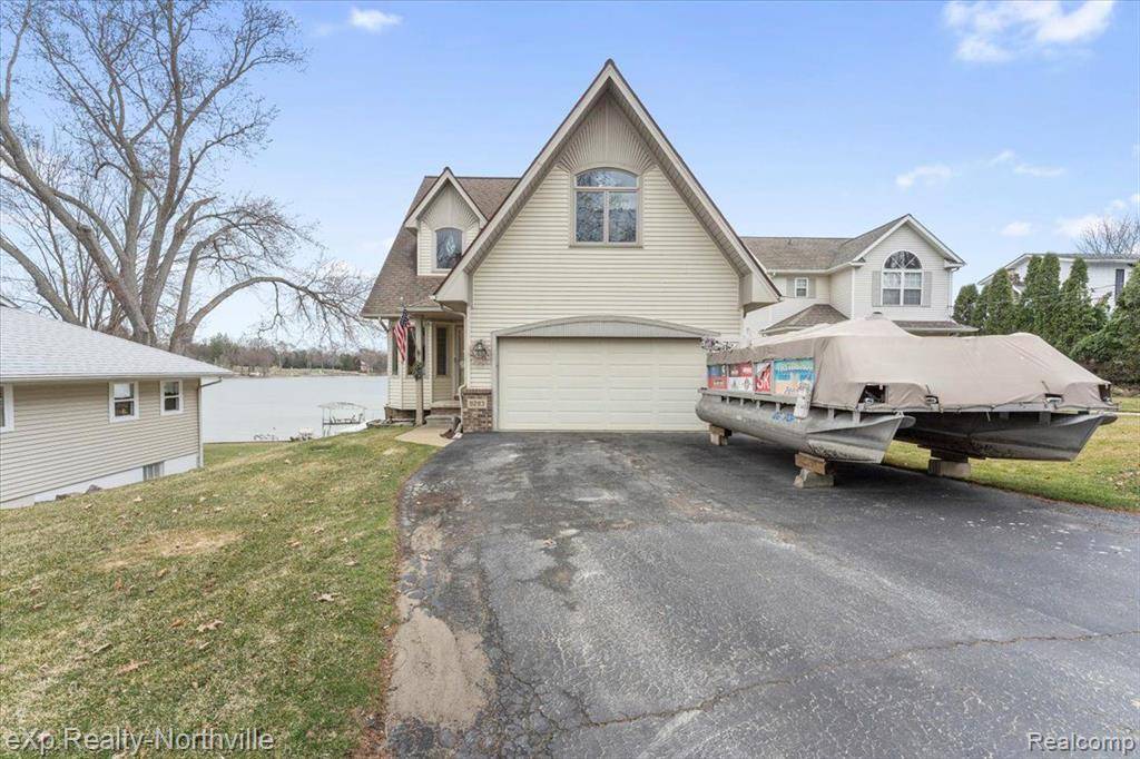 9283 FIRWOOD Road, Green Oak Twp, MI 48178
