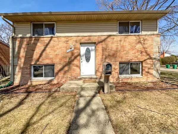 32610 MAPLEWOOD Street,  Garden City,  MI 48135