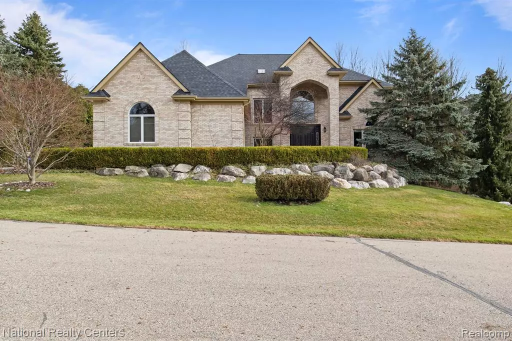 Farmington Hills, MI 48331,26732 WEMBLEY  Court