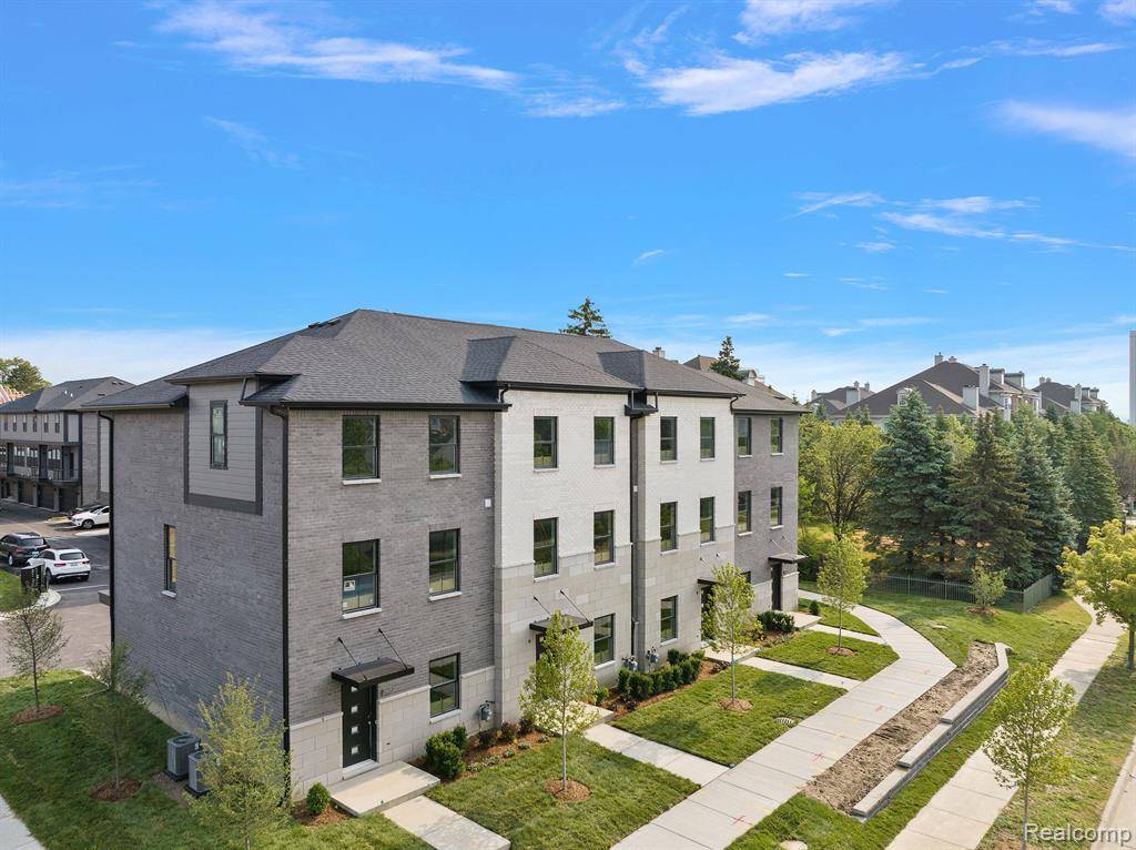 2841 SUMMERS, Troy, MI 48084