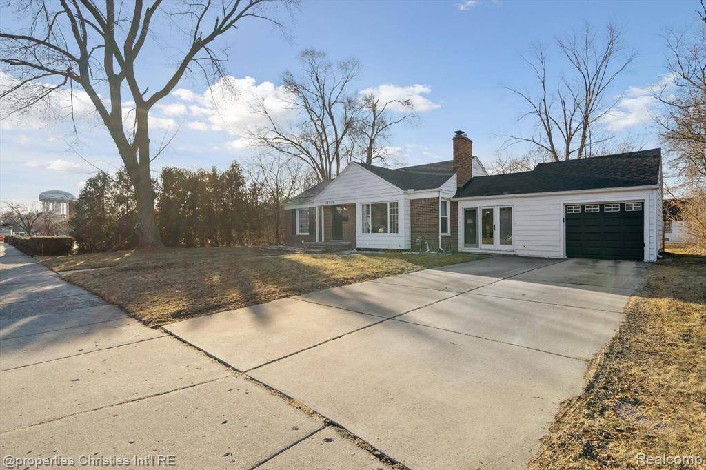 Beverly Hills Vlg, MI 48025,16975 W 14 MILE Road