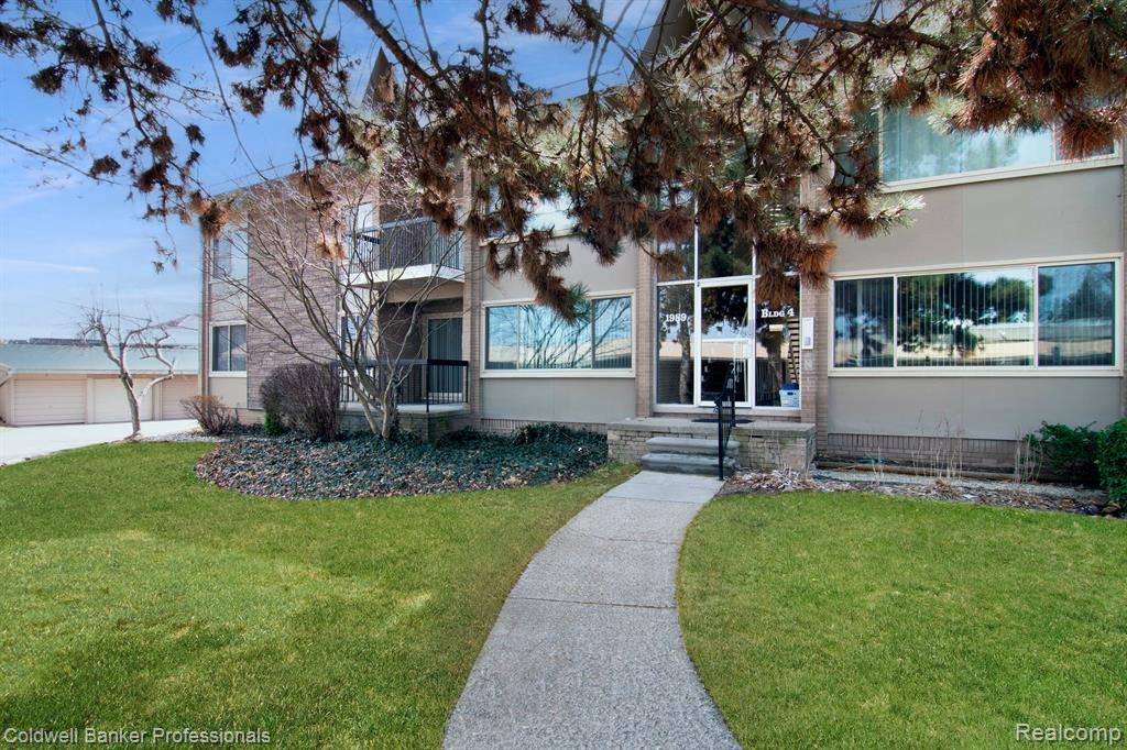 1989 KLINGENSMITH Road 45, Bloomfield Twp, MI 48302