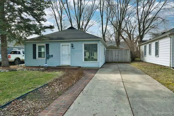 2200 BROCKTON Avenue, Royal Oak, MI 48067