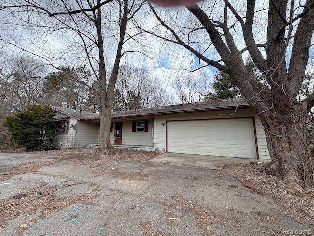 3030 N HICKORY RIDGE Road, Highland Twp, MI 48357