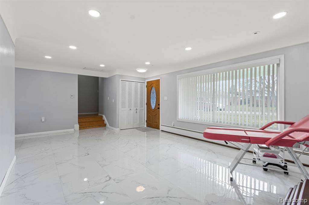 Livonia, MI 48154,16618 SURREY Street