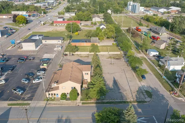 35 S COURT Street, Lapeer, MI 48446