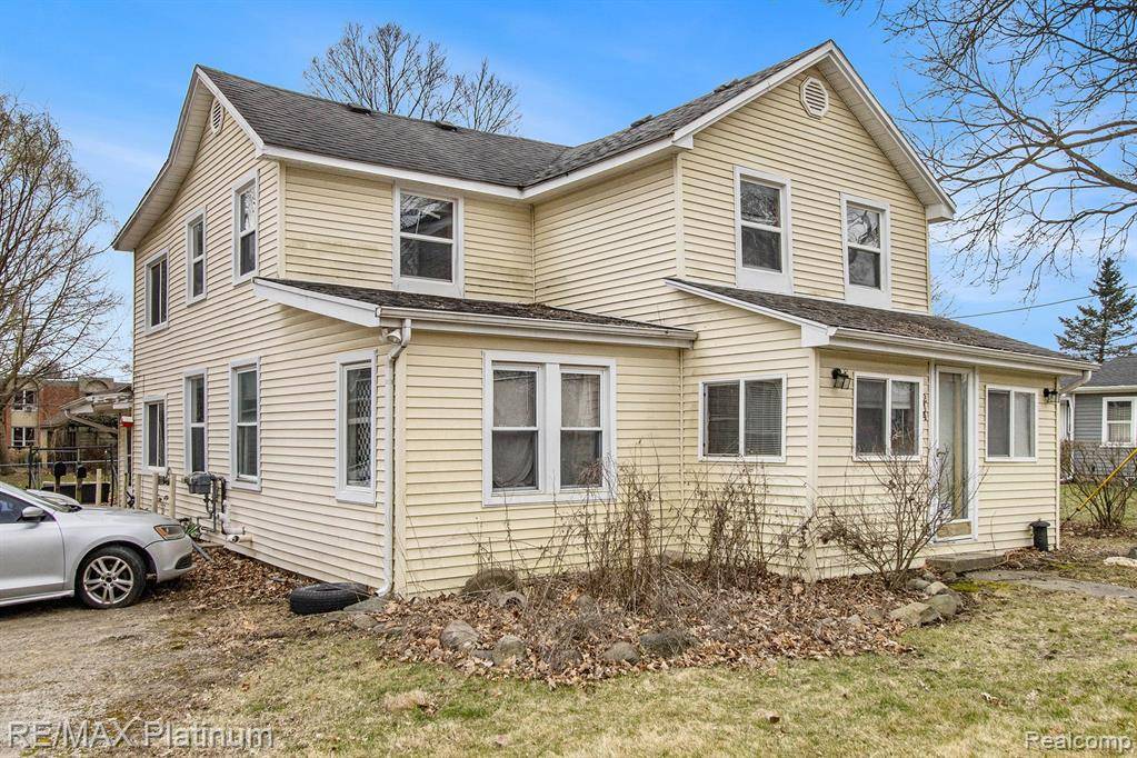 South Lyon, MI 48178,214 DETROIT Street