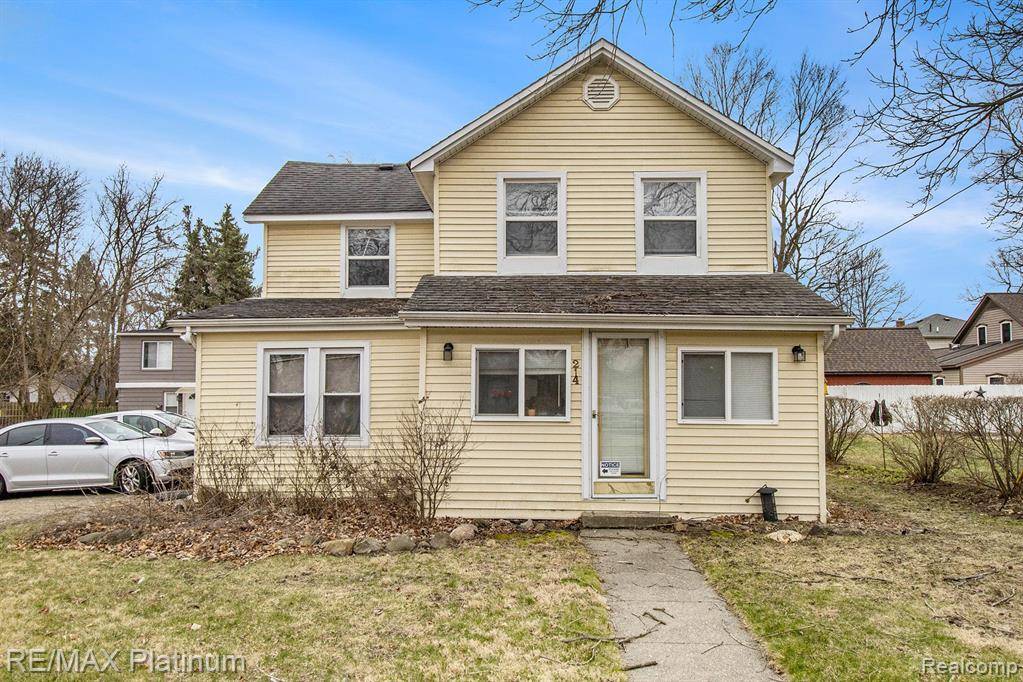 214 DETROIT Street, South Lyon, MI 48178