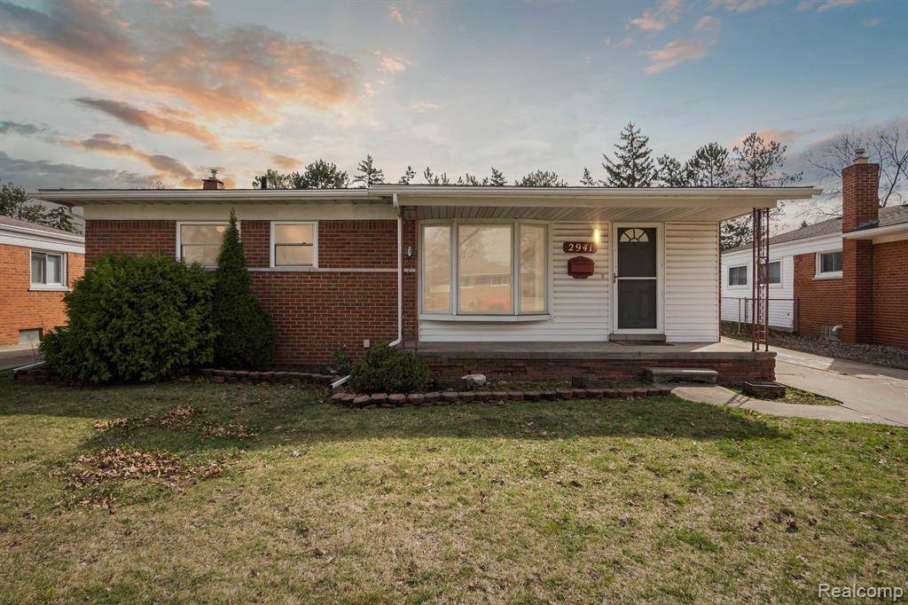 2941 LONGMEADOW Drive, Trenton, MI 48183
