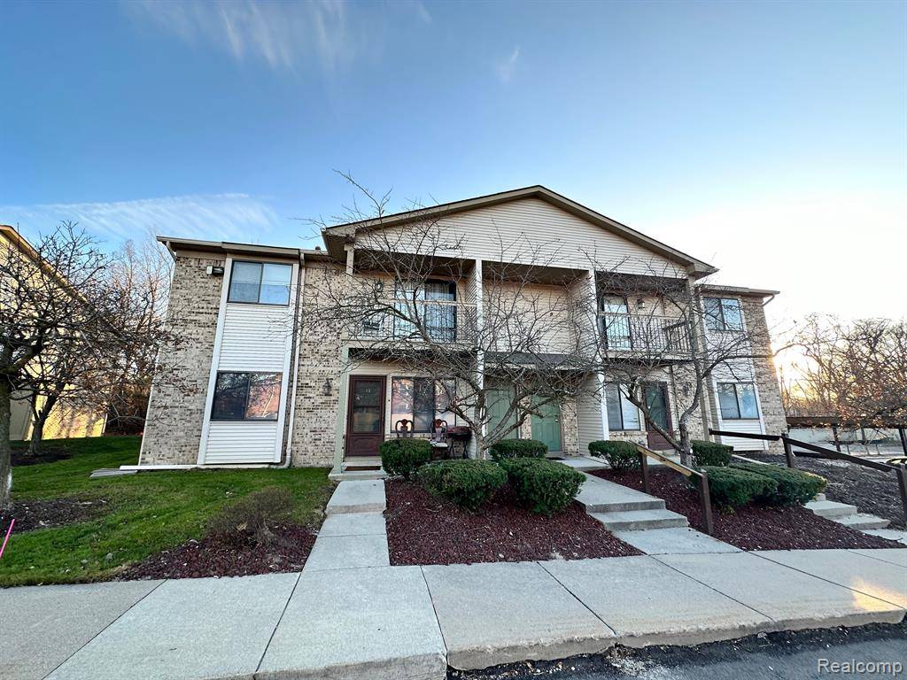 24056 MIDDLEBELT Road 13, Farmington Hills, MI 48336