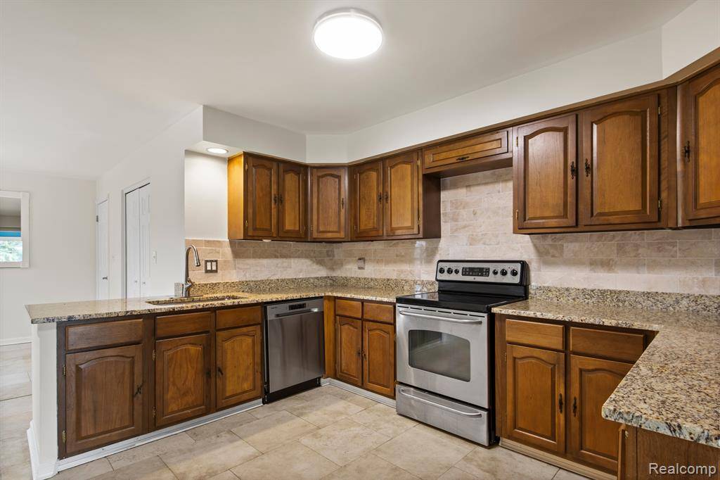 West Bloomfield Twp, MI 48322,7203  PEBBLE PARK Drive 125