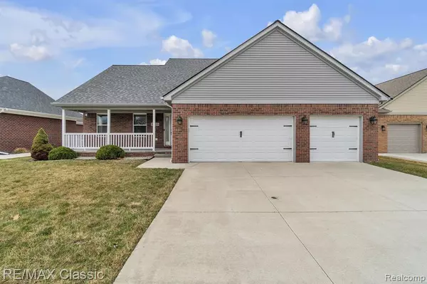 Fraser, MI 48026,33433 W ROYAL PARK Drive W