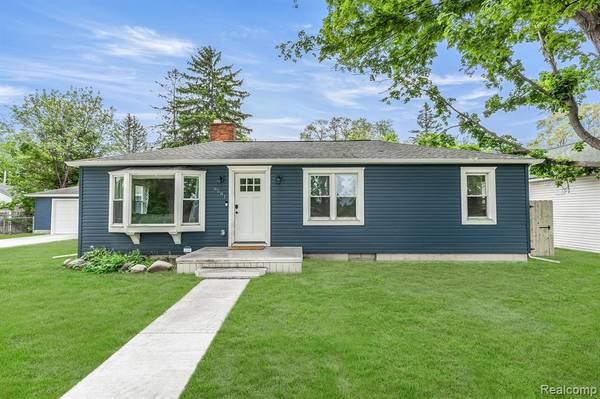 6581 WINDIATE Road,  Waterford Twp,  MI 48329